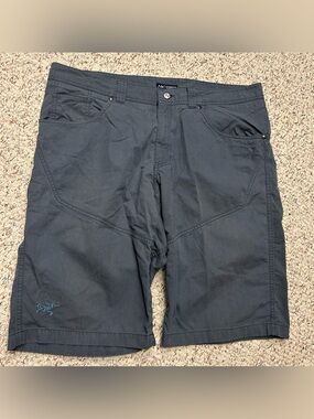 Arc'teryx Bastion Long Shorts Men’s Size 38x13 Gray Outdoor Hiking Climbing